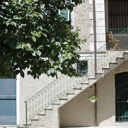 2 Totale 12 Posti Letto *